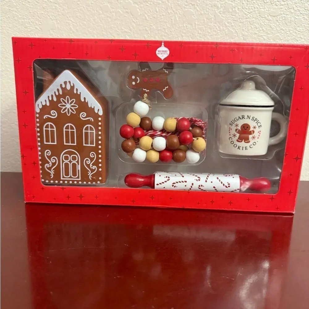Holiday Tray Objects - Gingerbread House Collection